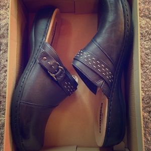 New in Box Navy Clog Clark’s collection